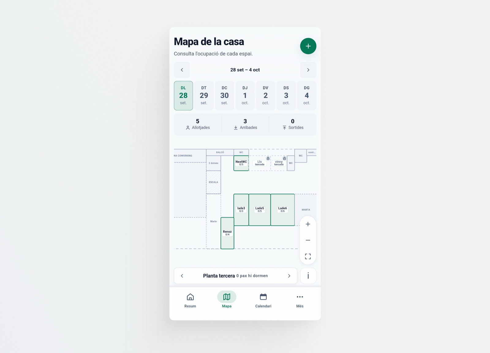 Captura del Mapa de la casa en K Rooms: selector de semana del 28 de septiembre al 4 de octubre, tres KPIs del día (5 alojadas, 3 llegadas, 0 salidas), y plano cenital con habitaciones marcadas por estado de ocupación.